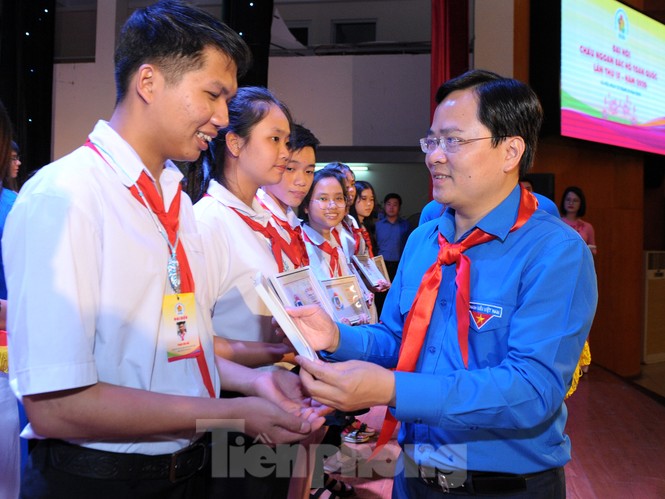 Đại biểu Đại hội Cháu ngoan Bác Hồ toàn quốc san sẻ yêu thương vì miền Trung - ảnh 2