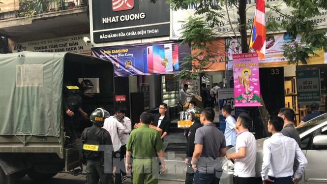 Bộ Công an khám xét chuỗi cửa hàng Nhật Cường mobile - ảnh 11