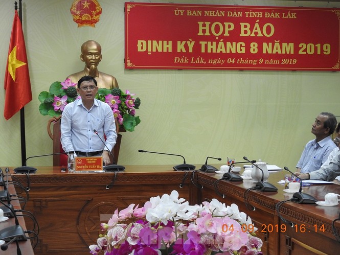 Phó chủ tịch UBND tỉnh Đắk Lắk không cho phóng viên hỏi - ảnh 1