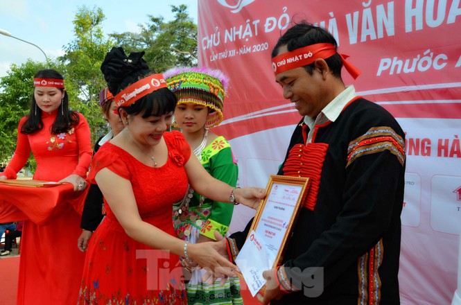 Sắc màu Chủ nhật Đỏ ở Krông Pắk - ảnh 2