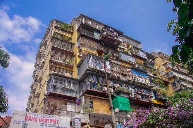 'Chuồng cọp' bao phủ khu chung cư đắc địa Thủ đô - ảnh 1
