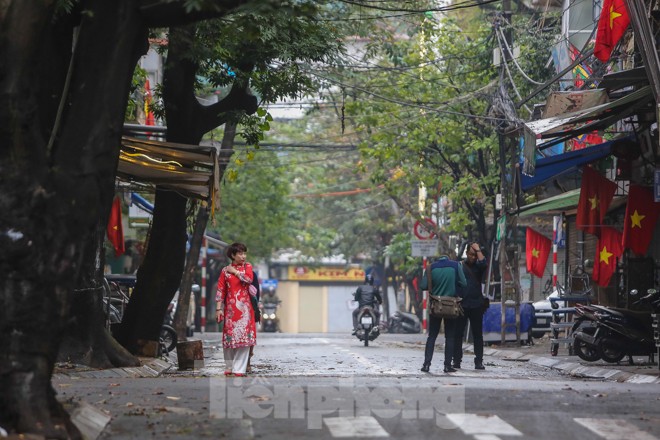 Sáng mùng 1 Tết bình yên ở Hà Nội - ảnh 11