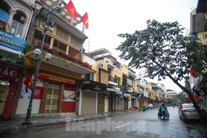 Sáng mùng 1 Tết bình yên ở Hà Nội - ảnh 1