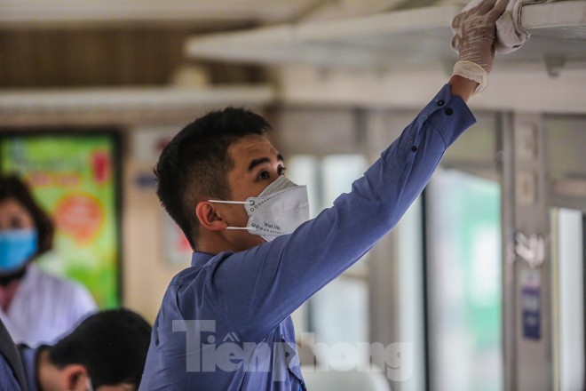 Phòng virus corona, đường sắt Hà Nội khử trùng toàn bộ toa tàu - ảnh 8