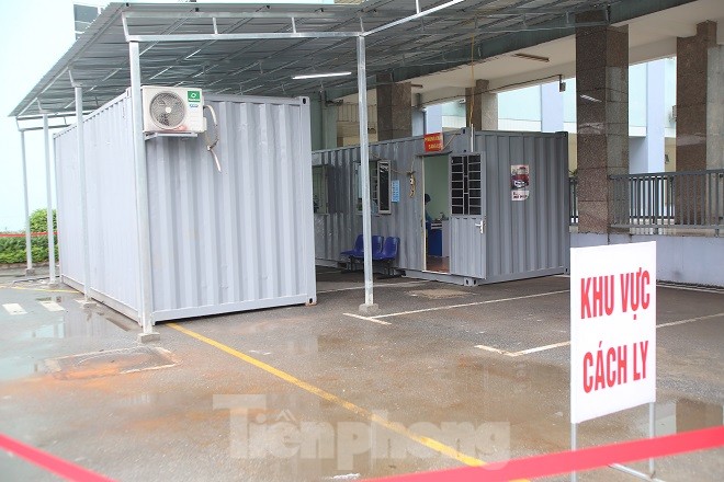 Bệnh viện 'biến' container thành khu khám, cách ly chống dịch Covid-19 - ảnh 2
