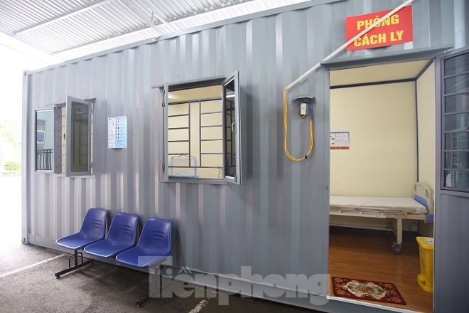 Bệnh viện 'biến' container thành khu khám, cách ly chống dịch Covid-19 - ảnh 9