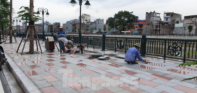 Dự án gần 1.500 tỷ vừa khánh thành đã phải lột vỉa hè làm lại - ảnh 1
