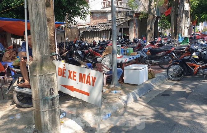 Chọi trâu Đồ Sơn, vô tư bán vé giả, bãi xe tự phát tha hồ