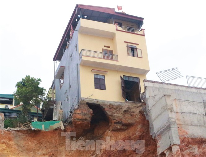 San gạt đất làm sập nhà, 16 hộ dân phải di dời khẩn cấp lúc nửa đêm - ảnh 5