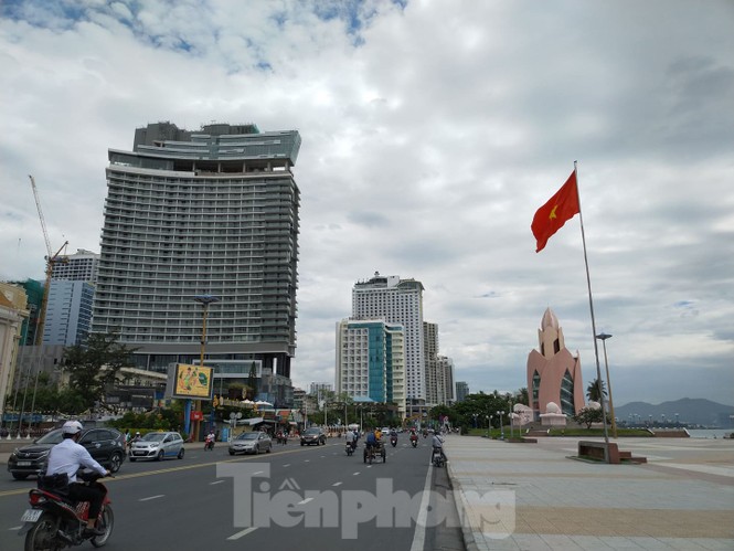 Cao ốc, khách sạn, nhà hàng... đua nhau “chắn tầm nhìn” biển Nha Trang - ảnh 5