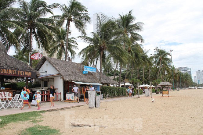Cao ốc, khách sạn, nhà hàng... đua nhau “chắn tầm nhìn” biển Nha Trang - ảnh 2
