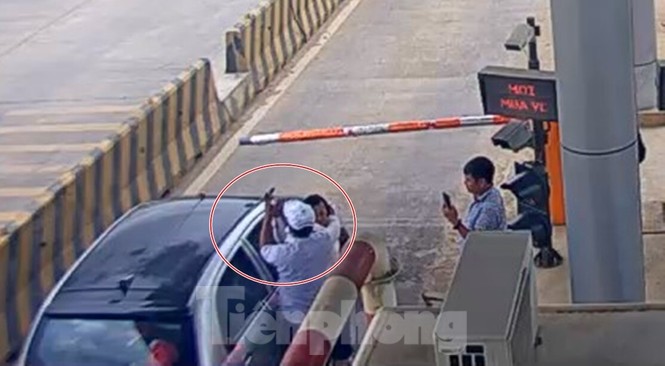 Giật tiền, giật vé tài xế mua vé tại Trạm thu phí BOT Ninh Xuân - ảnh 1