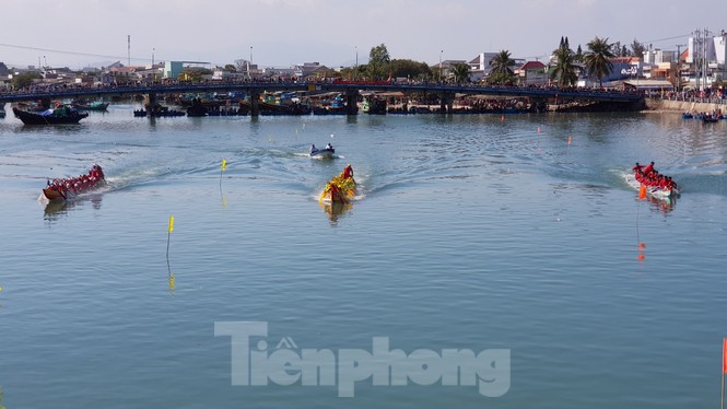 Tưng bừng lễ hội đua thuyền trên sông Cà Ty - ảnh 5