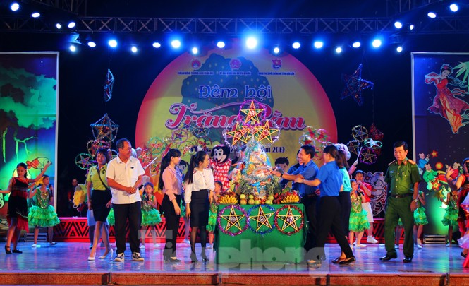 Thiếu nhi huyện thảo nguyên M’đrắk với Hội trăng rằm 'nhiều quà chưa từng có' - ảnh 1