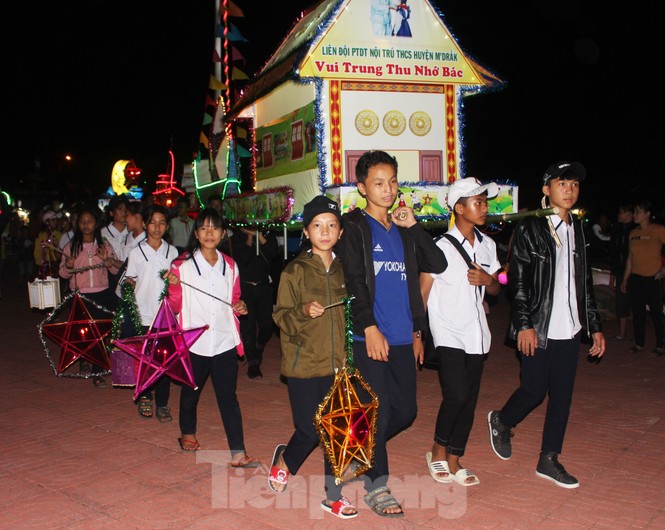 Thiếu nhi huyện thảo nguyên M’đrắk với Hội trăng rằm 'nhiều quà chưa từng có' - ảnh 3