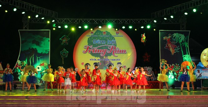 Thiếu nhi huyện thảo nguyên M’đrắk với Hội trăng rằm 'nhiều quà chưa từng có' - ảnh 5