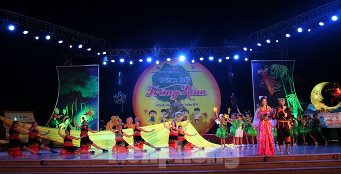 Thiếu nhi huyện thảo nguyên M’đrắk với Hội trăng rằm 'nhiều quà chưa từng có' - ảnh 2