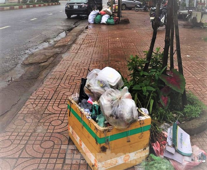 Người dân ngộp thở trong thị trấn ngập rác ở Đắk Lắk - ảnh 9