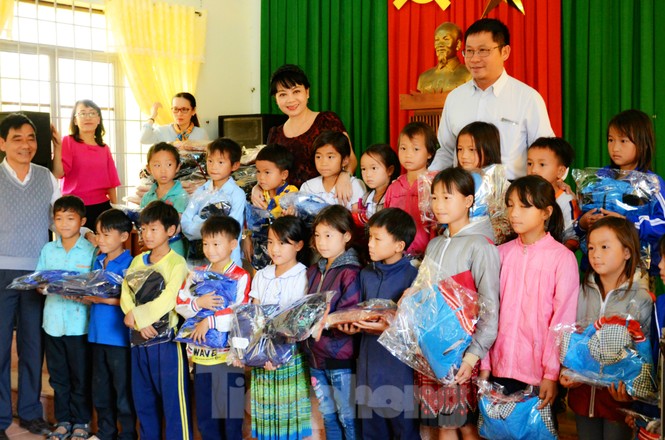 Áo ấm mùa đông cho các trò nhỏ sắp được vào Ký túc xá 115 - ảnh 3