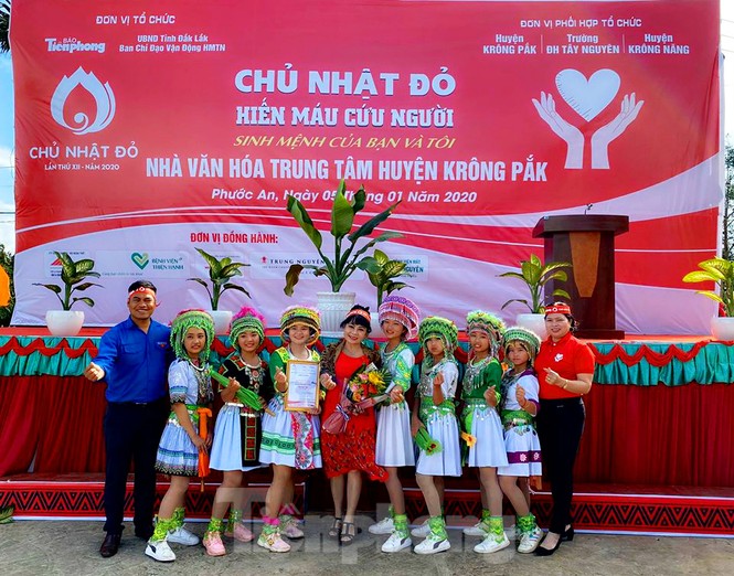 Chủ nhật Đỏ - ảnh 3