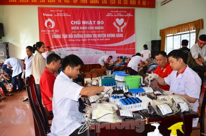 Chủ nhật Đỏ - ảnh 8