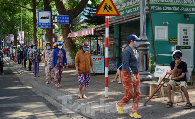 Đắk Lắk: Phát gạo hỗ trợ người khiếm thị chống dịch COVID-19 - ảnh 6