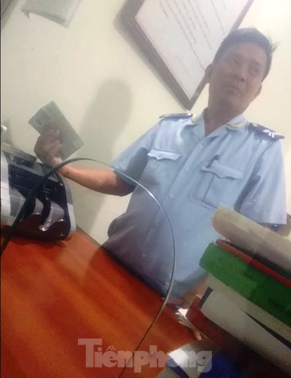 Kỷ luật, điều chuyển cán bộ vụ