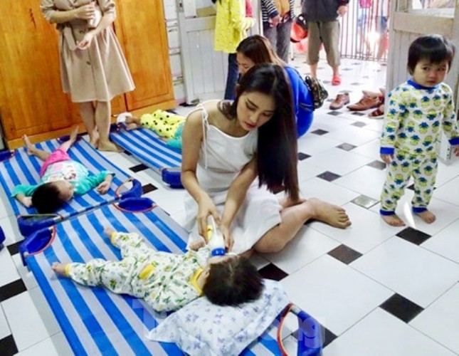 Hoa hậu Tiểu Vy truyền cảm hứng cho những mảnh đời bất hạnh ở Bình Dương - ảnh 4