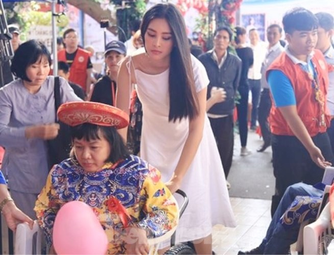 Hoa hậu Tiểu Vy truyền cảm hứng cho những mảnh đời bất hạnh ở Bình Dương - ảnh 3
