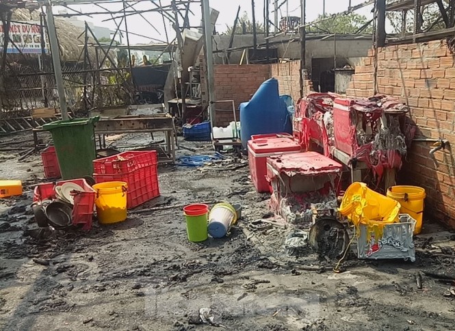‘Bà hỏa’ thiêu rụi một nhà hàng lớn giữa trung tâm thành phố - ảnh 5