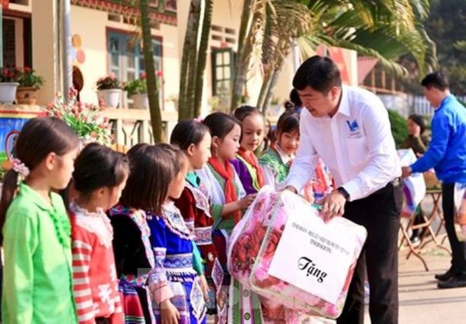 Thanh Niên Bình Dương vượt hàng nghìn km mang áo ấm đến trẻ em Tây Bắc - ảnh 2