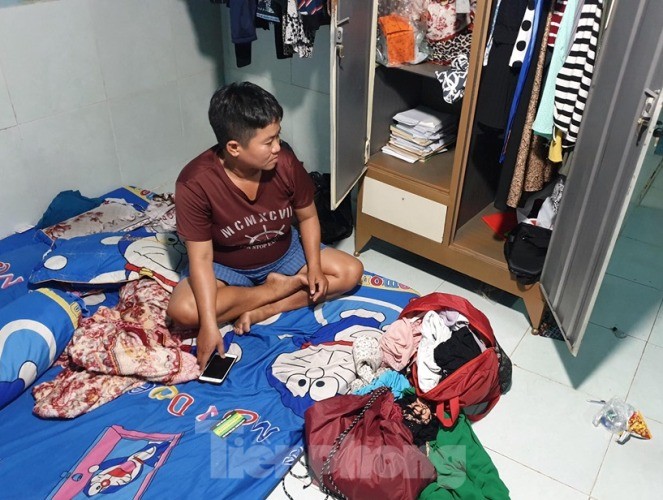 Nữ công nhân ôm mặt khóc khi trộm lấy sạch tài sản dành dụm cả năm - ảnh 1