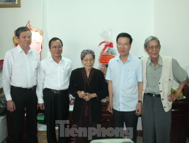 Cuộc gặp đầy xúc động giữa Trương Ban Tuyên giáo TƯ với cha đẻ ‘Đất Phương Nam’ - ảnh 5