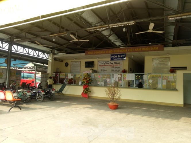 Bến xe vắng như ‘Chùa Bà Đanh’ vì công nhân được tặng vé xe về Tết - ảnh 1