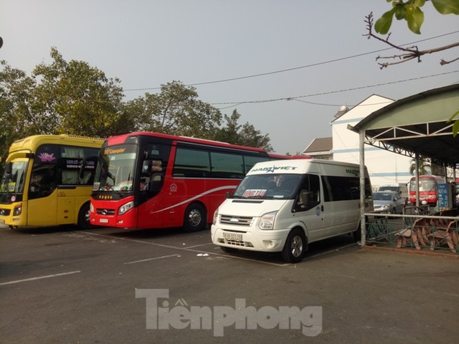 Bến xe vắng như ‘Chùa Bà Đanh’ vì công nhân được tặng vé xe về Tết - ảnh 4