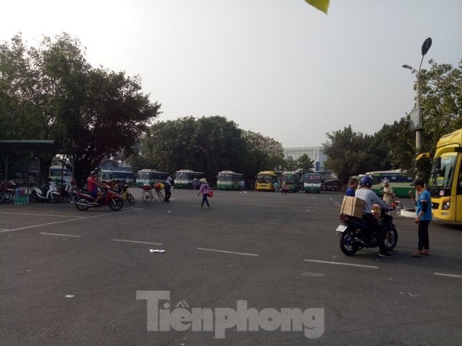 Bến xe vắng như ‘Chùa Bà Đanh’ vì công nhân được tặng vé xe về Tết - ảnh 5