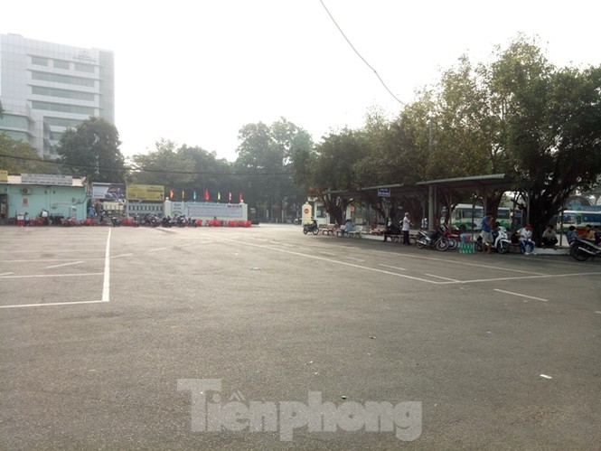 Bến xe vắng như ‘Chùa Bà Đanh’ vì công nhân được tặng vé xe về Tết - ảnh 6