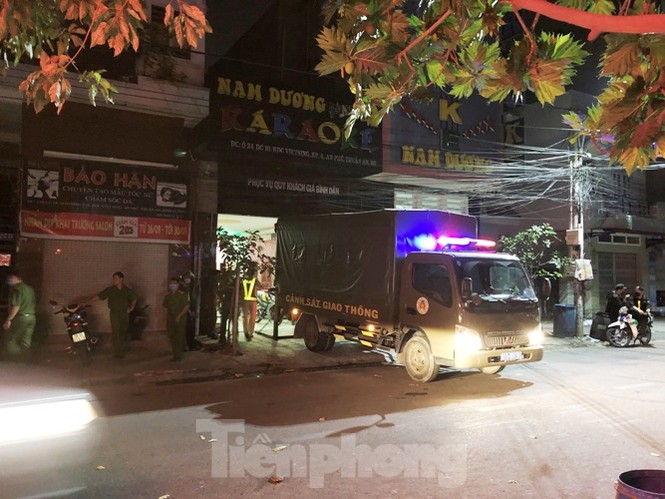 Hàng chục nam nữ phê ma túy trong quán karaoke ở Bình Dương - ảnh 4