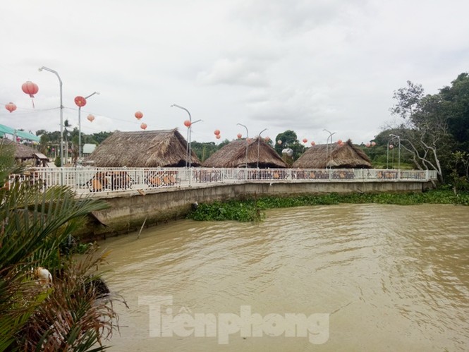 Phim trường, nhà hàng xây trái phép bên sông Thị Tính ở Bình Dương - ảnh 7