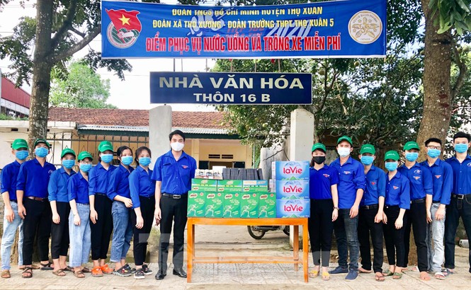 109 đội hình thanh niên tiếp sức cho thí sinh tại các điểm thi - ảnh 5