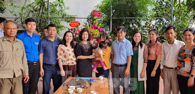 Tỉnh đoàn Thanh Hoá thăm, chúc mừng gia đình Hoa hậu Đỗ Thị Hà - ảnh 5