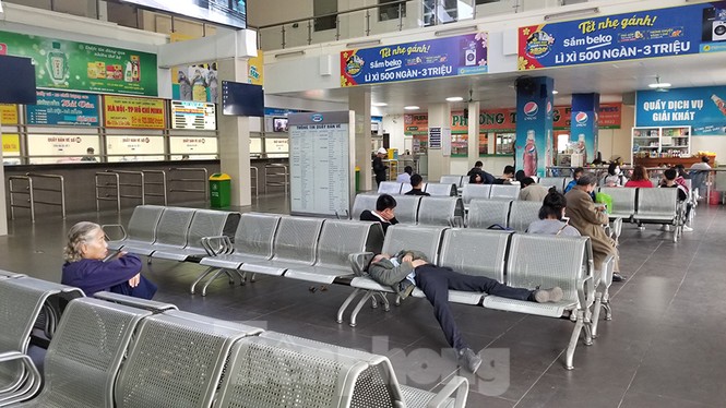 Vận tải vắng vẻ ngày đầu năm - ảnh 3