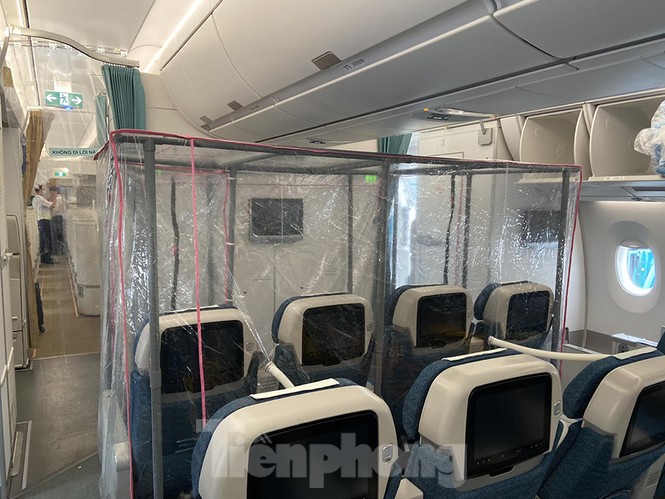 Cận cảnh bên trong chuyến bay đặc biệt đón lao dộng tại Guinea Xích đạo về nước - ảnh 5
