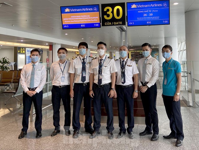 Cận cảnh bên trong chuyến bay đặc biệt đón lao dộng tại Guinea Xích đạo về nước - ảnh 12