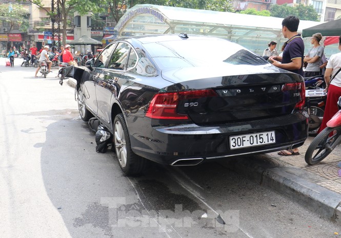 Kinh hãi cảnh 'xế điên' 3 tỷ kéo lê xe máy ở chợ Hàng Da - ảnh 10