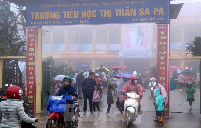 Thời tiết dưới 11 độ, Sa Pa chìm trong giá rét - ảnh 1