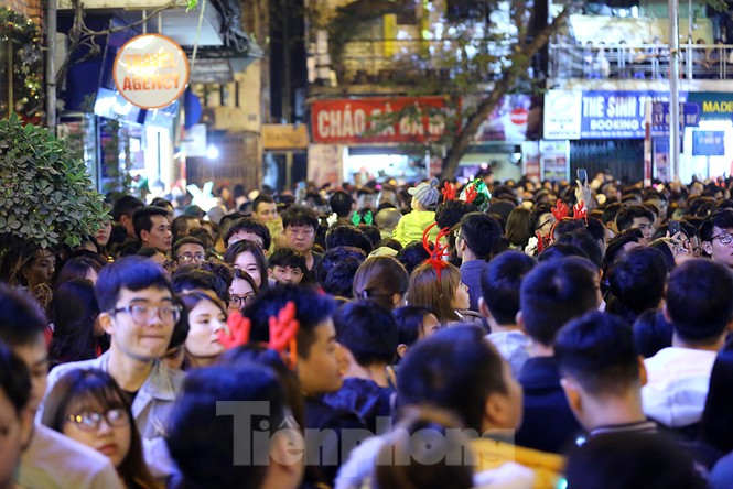 Nhà thờ Lớn lung linh sắc màu đêm Noel - ảnh 2