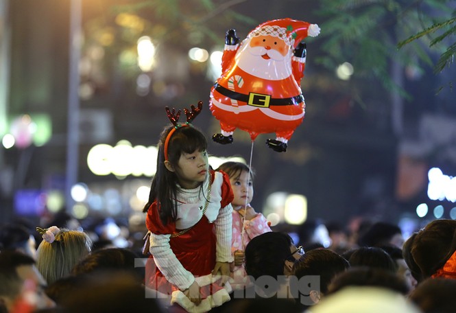 Nhà thờ Lớn lung linh sắc màu đêm Noel - ảnh 3