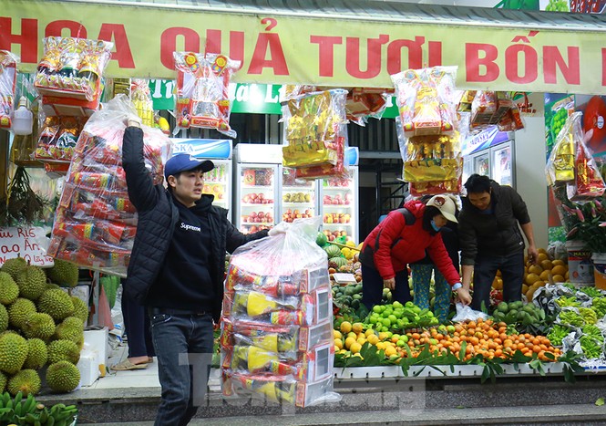 Dân chung cư rồng rắn mua đồ lễ cúng ông Công ông Táo - ảnh 10