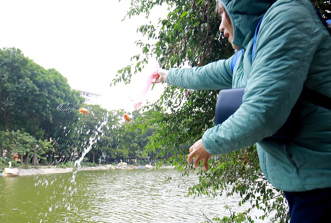Dân chung cư rồng rắn mua đồ lễ cúng ông Công ông Táo - ảnh 12